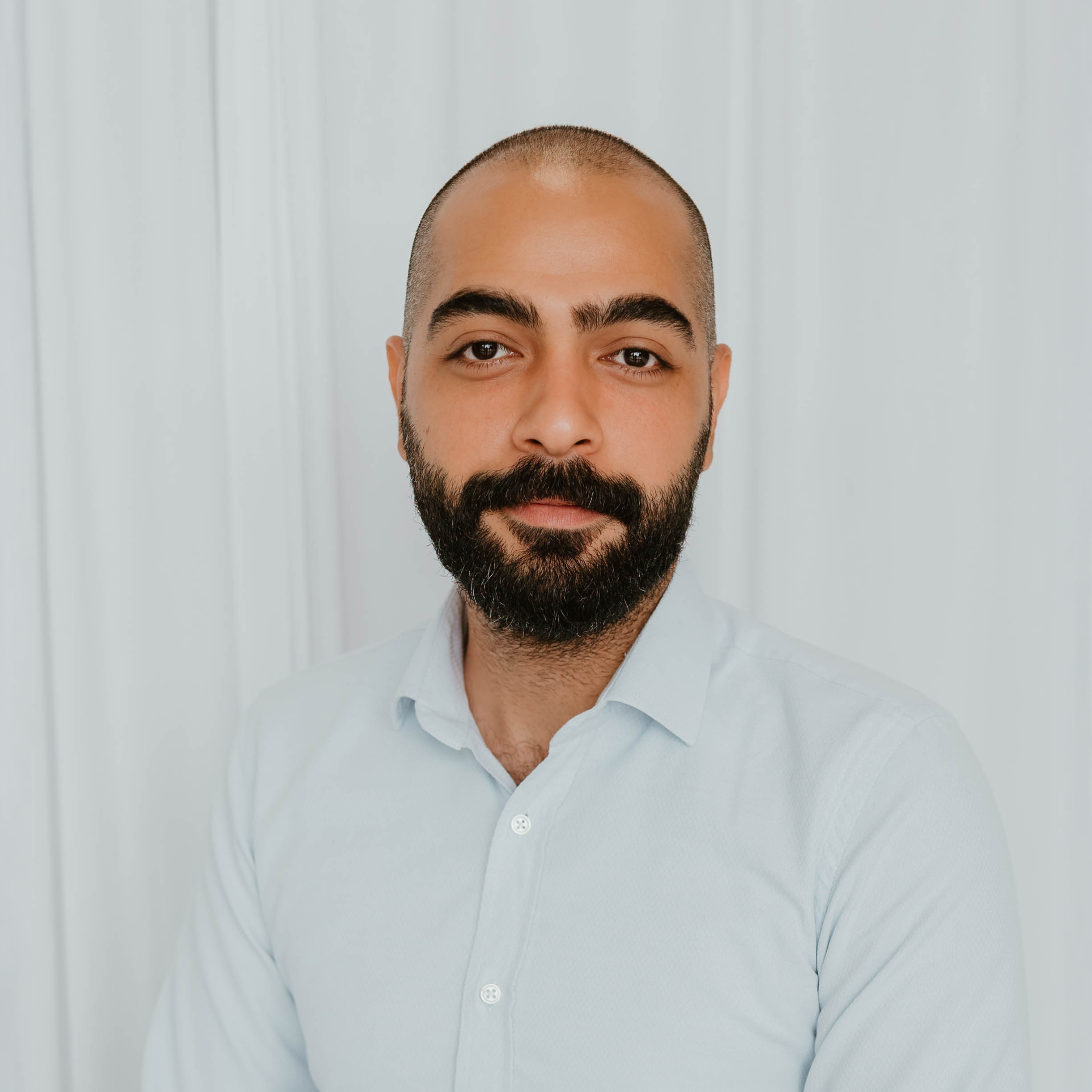 Taha Fakhri Sales Consultant